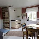 Cozy 200-year-old With Sauna Near The Archipelago Trail شاليه