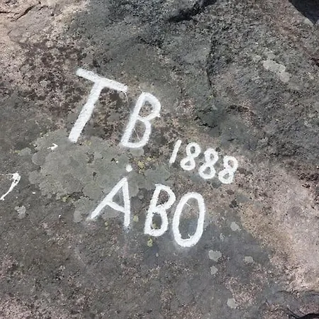 200 Years Old Small With Sauna Close To Archipelago Chalé *